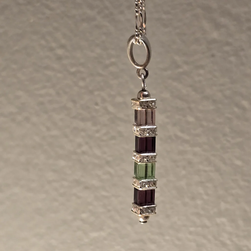 Elegant Silver Pendant Necklace - Picture 3 of 3